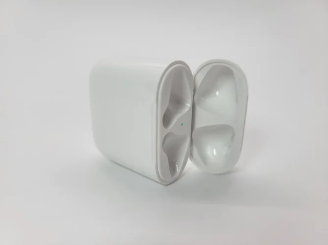 Apple AirPods 2nd Gen Replacement Charging Case A2862 White - Excellent Condition