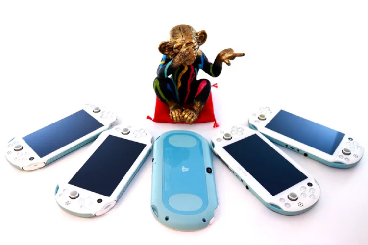 SONY PS Vita PCH-2000 Light Blue White Console Only Select 3Rank【1Day Shipping】