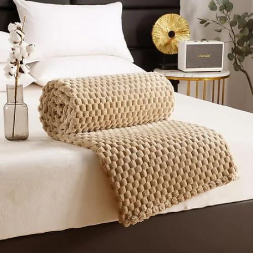 Faux Fur Throw Blanket for Couch, 3D Zigzag Ultra Soft Fuzzy Plush Cozy Throw Gifts Blanket for Women,Cream White Blanket for Sofa Bedroom Living Room.50 * 60 Inches