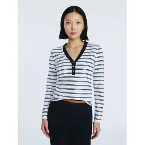 Free Assembly Women's V-Neck Henley with Long Sleeves, Sizes XS-XXL