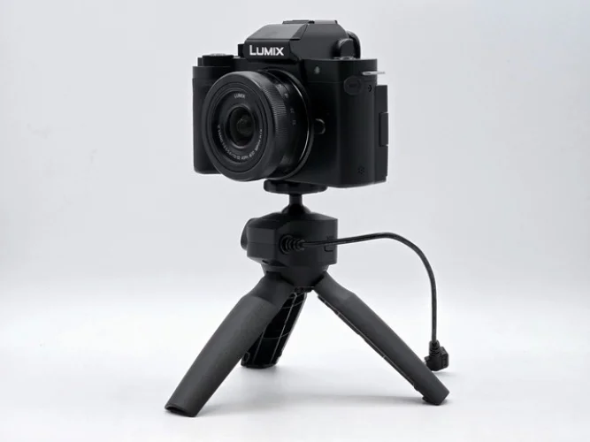 Panasonic Lumix DC-G100DV (G100D) DIGITAL CAMERA /LENT/TRIPOD GRIP KIT