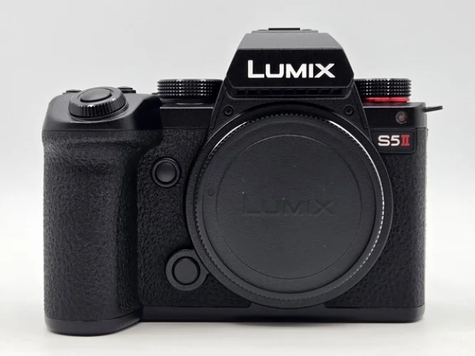 Panasonic LUMIX S5II Mirrorless Camera with LUMIX S 20-60mm f/3.5-5.6 Lens