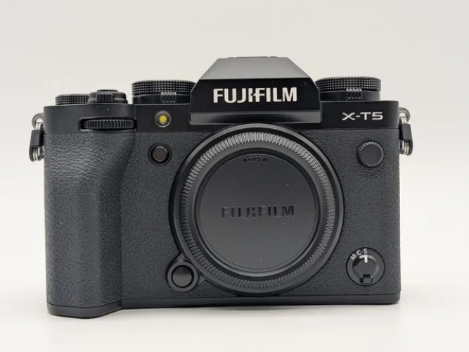 FUJIFILM X-T5 Mirrorless Camera with XF 16-50mm f/2.8-4.8 Lens Black Open Box