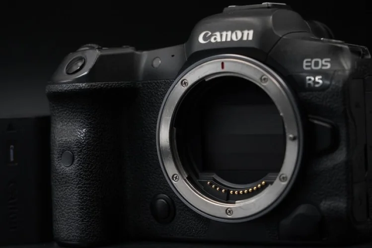 Canon EOS R5 Mirrorless Digital Camera US Duty Paid Excellent Condition 10629