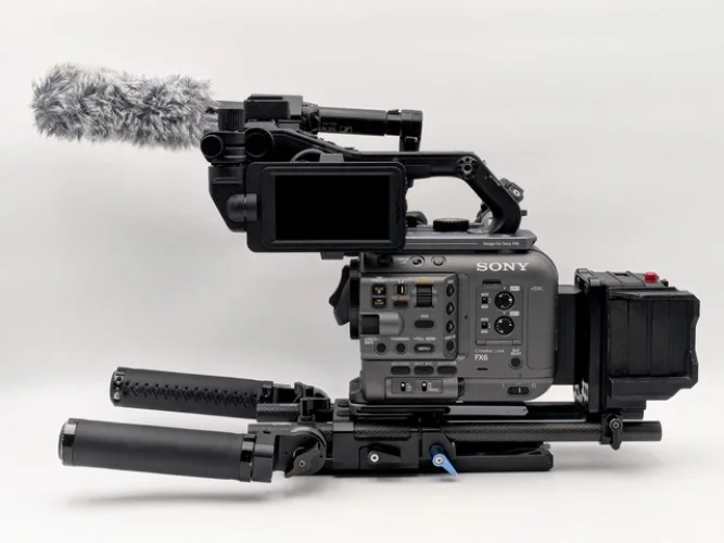 Sony FX6 Full-Frame Cinema Camera Kit with MKE600 Microphone, Sirui Rig, and CineBack Lite