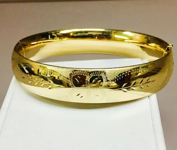 14k Yellow Gold Domed Florentine Etched Hinged Bangle Bracelet 7 Inch 13.5mm Width 19 Grams