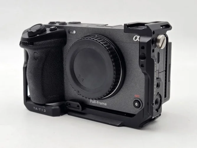 Sony FX3 Full-Frame Cinema Camera with Full Camera Cage for Sony FX3 *READ*