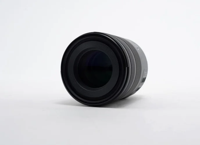 Canon RF 85mm f/2 Macro IS STM Lens
